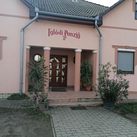 Iglodi Panzio Hotel Kunszentmárton Buitenkant foto