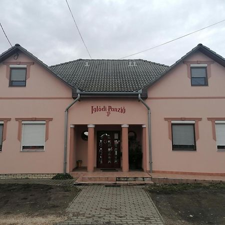 Iglodi Panzio Hotel Kunszentmárton Buitenkant foto