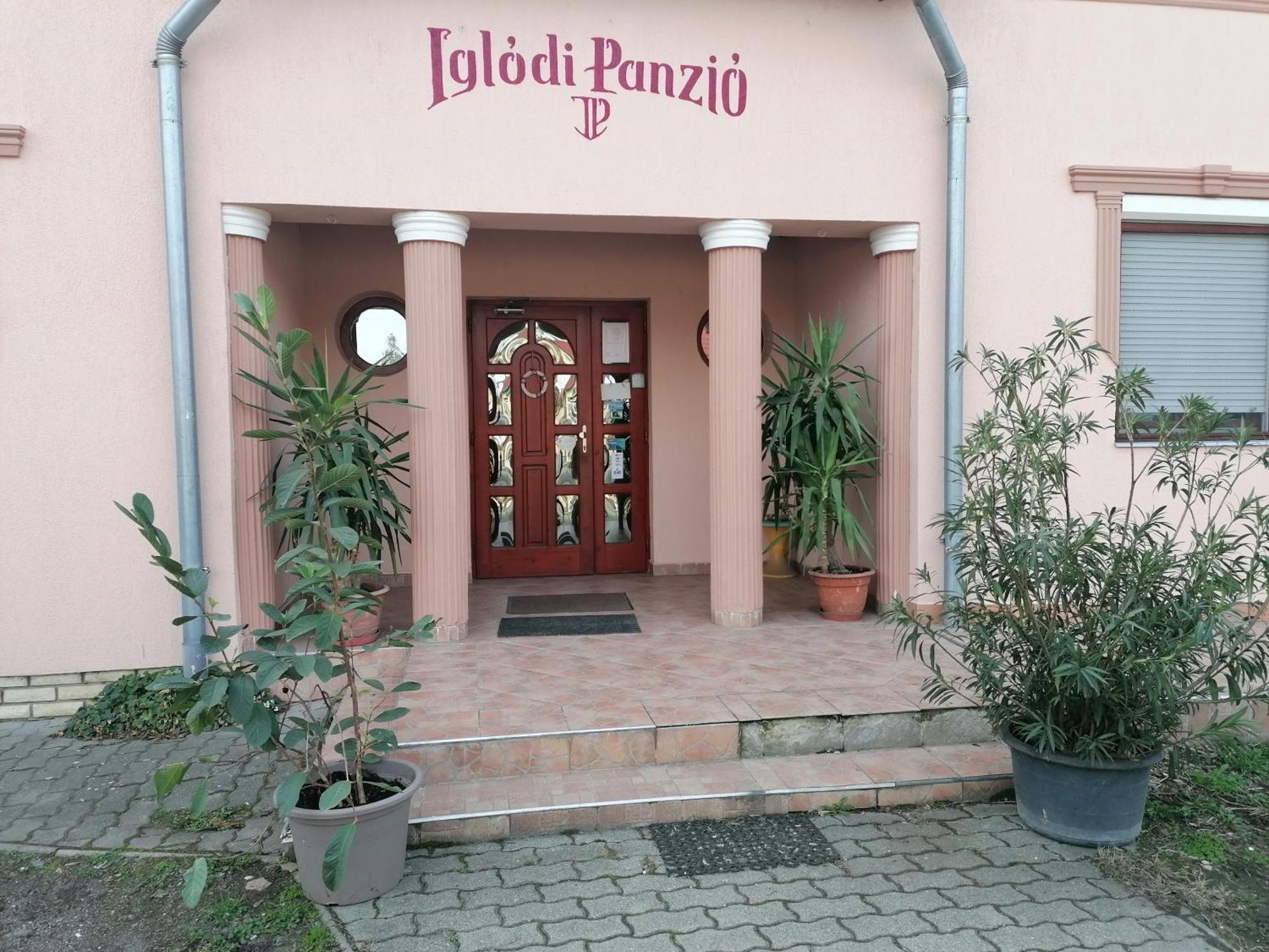 Iglodi Panzio Hotel Kunszentmárton Buitenkant foto