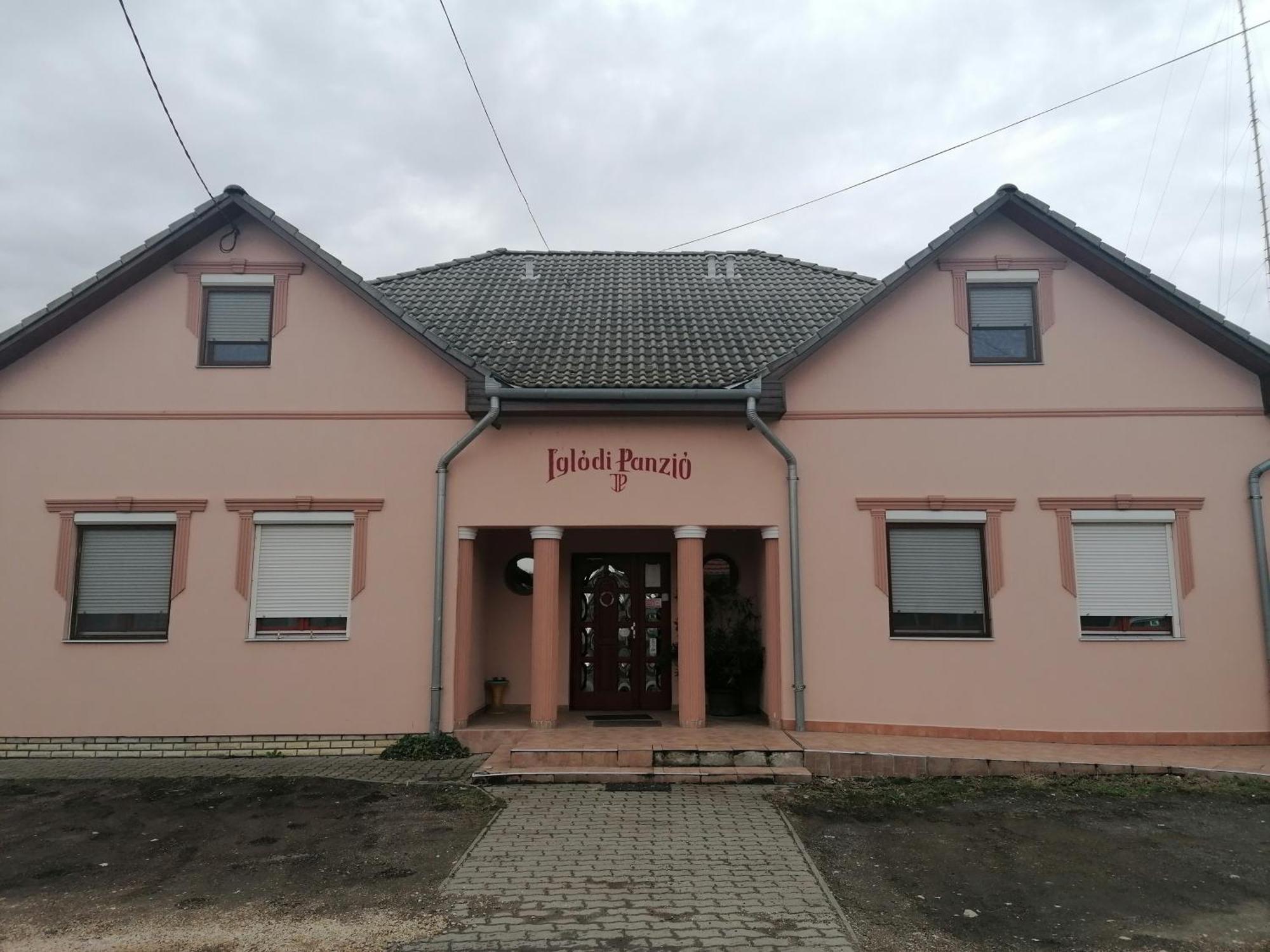 Iglodi Panzio Hotel Kunszentmárton Buitenkant foto