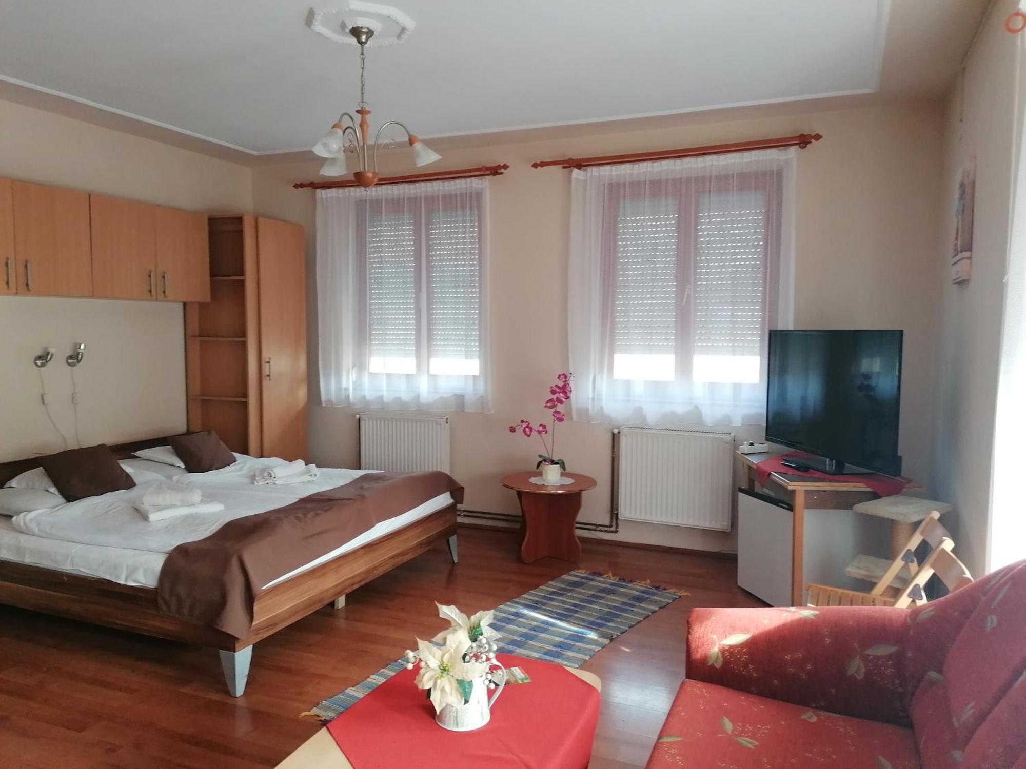 Iglodi Panzio Hotel Kunszentmárton Buitenkant foto