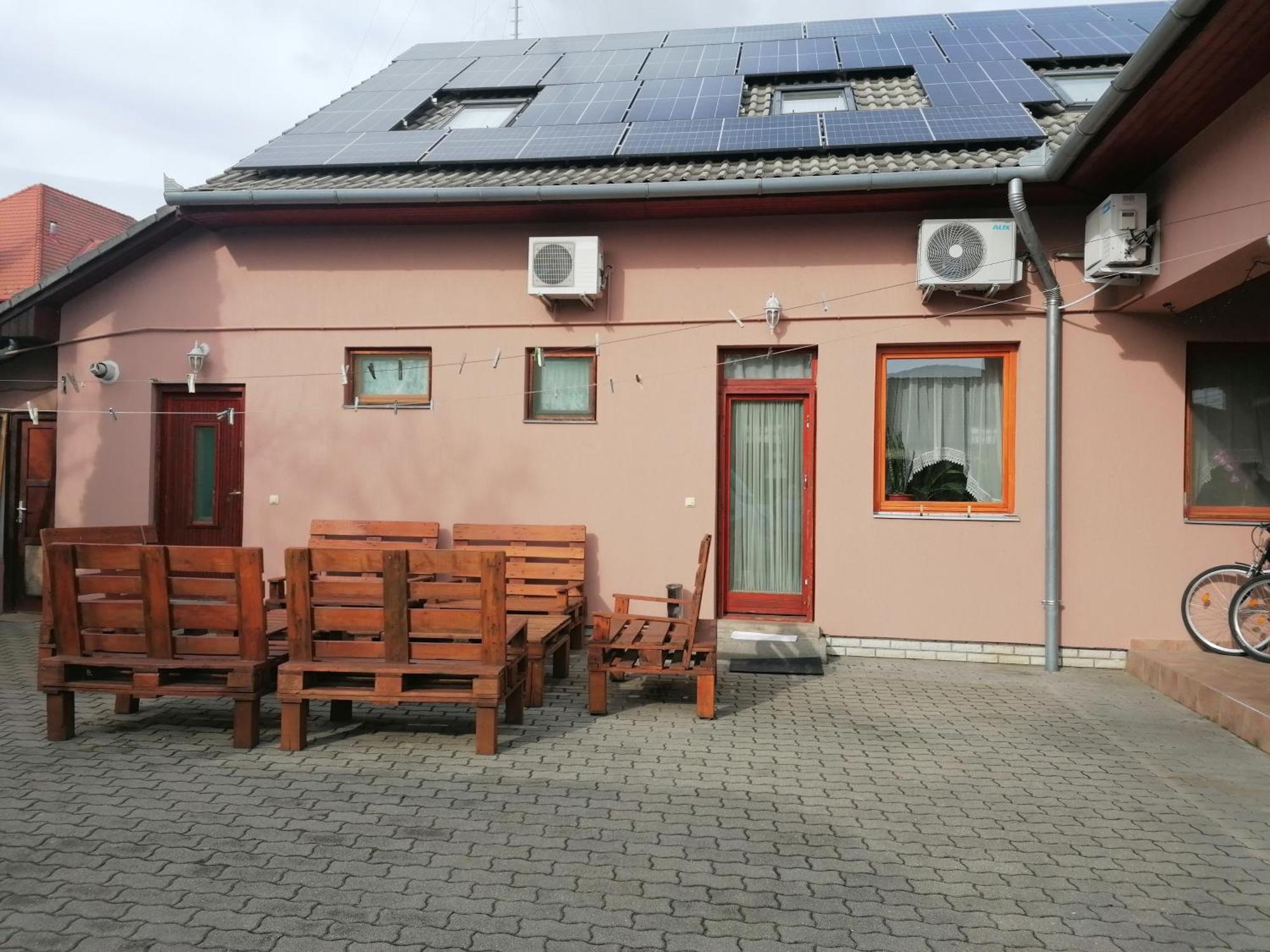 Iglodi Panzio Hotel Kunszentmárton Buitenkant foto