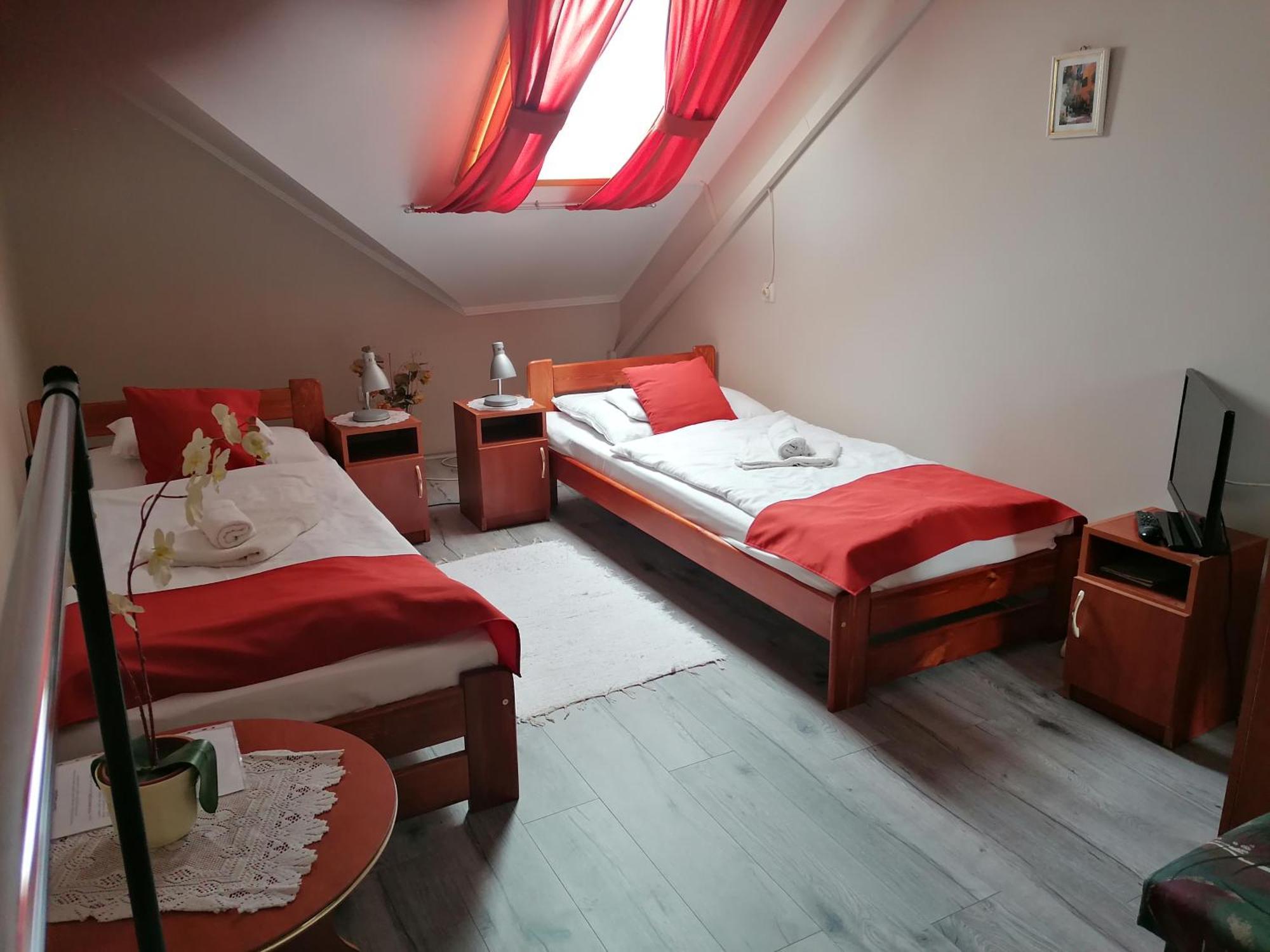 Iglodi Panzio Hotel Kunszentmárton Buitenkant foto