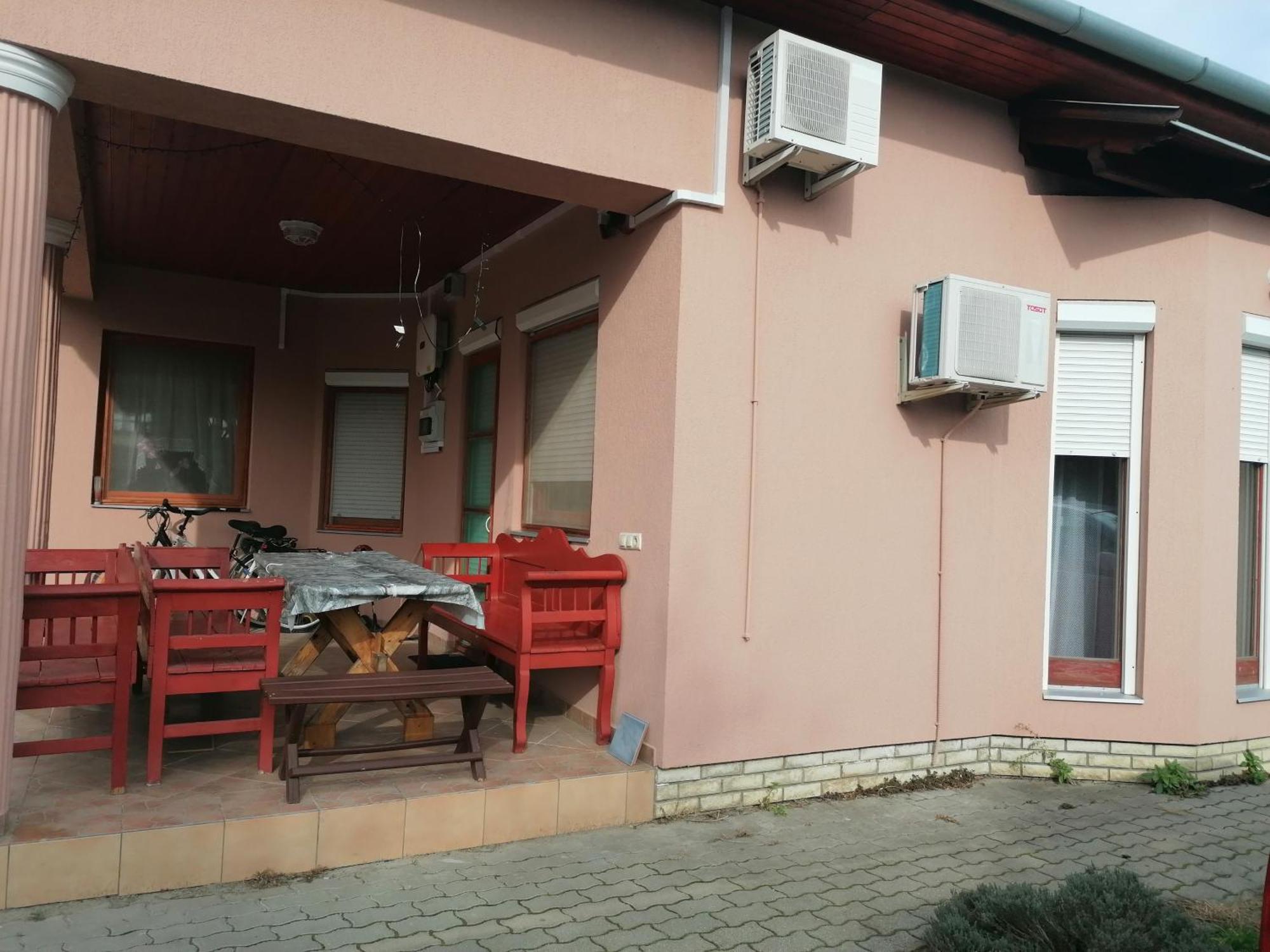 Iglodi Panzio Hotel Kunszentmárton Buitenkant foto