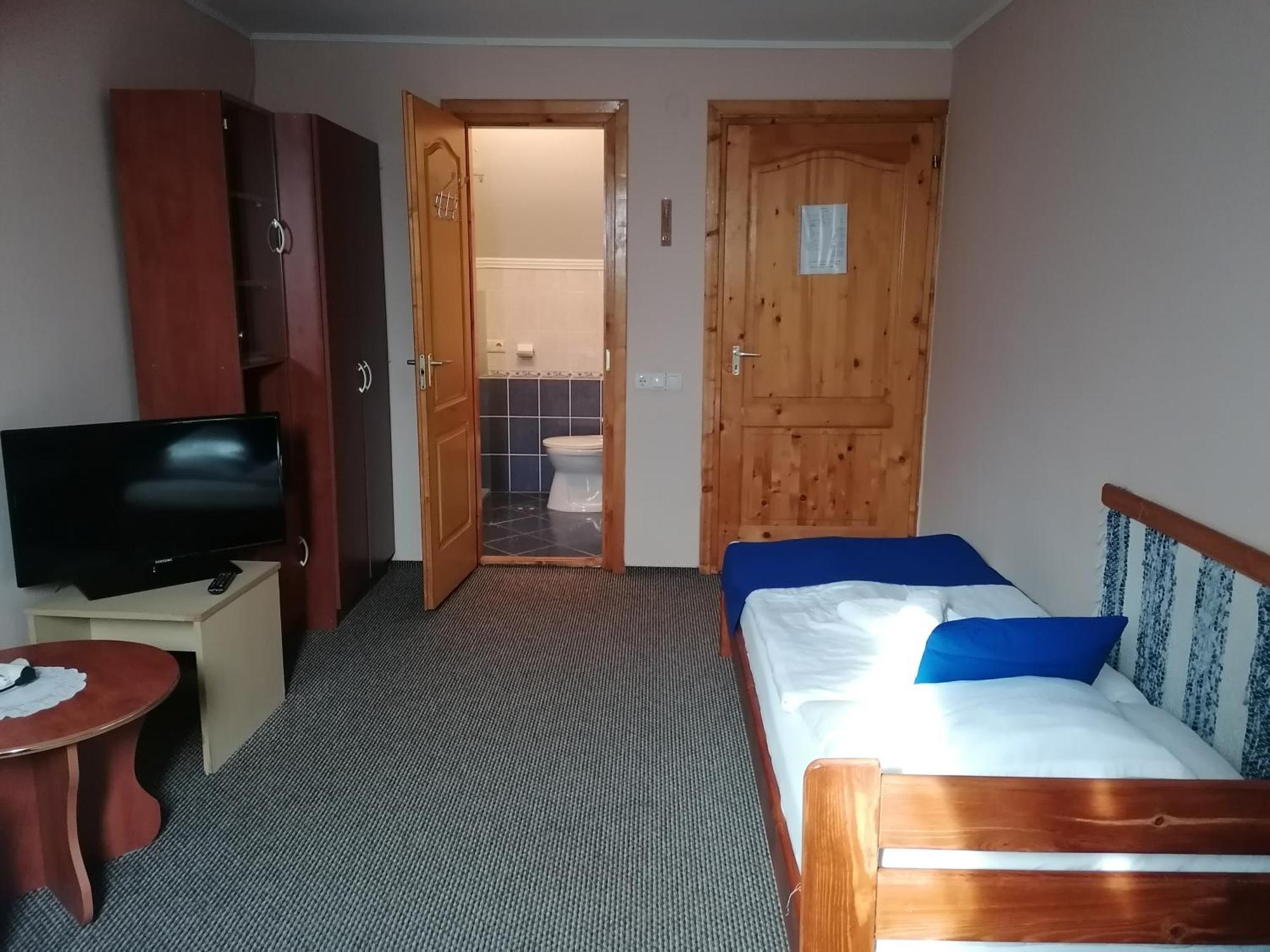 Iglodi Panzio Hotel Kunszentmárton Buitenkant foto