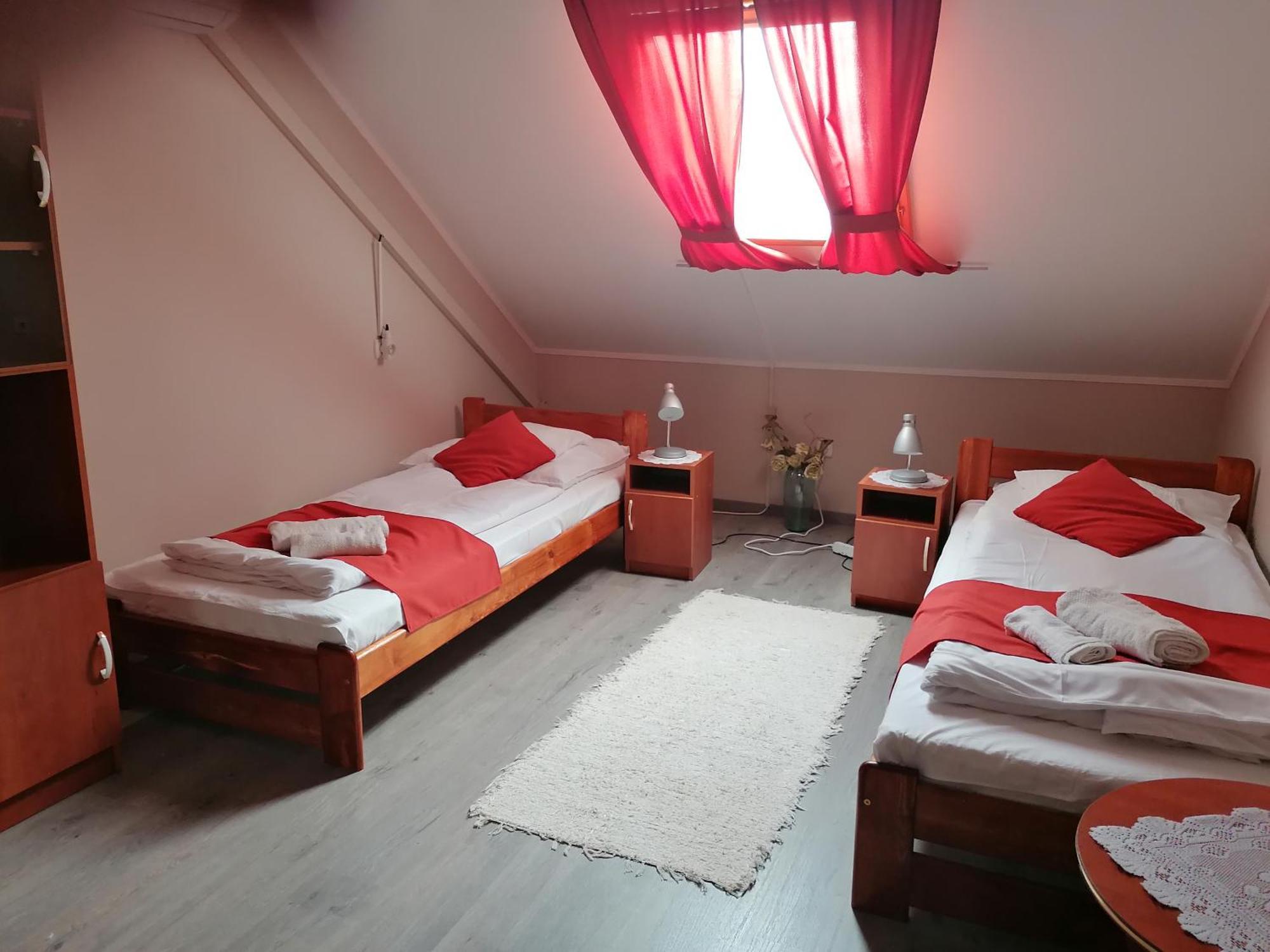Iglodi Panzio Hotel Kunszentmárton Buitenkant foto