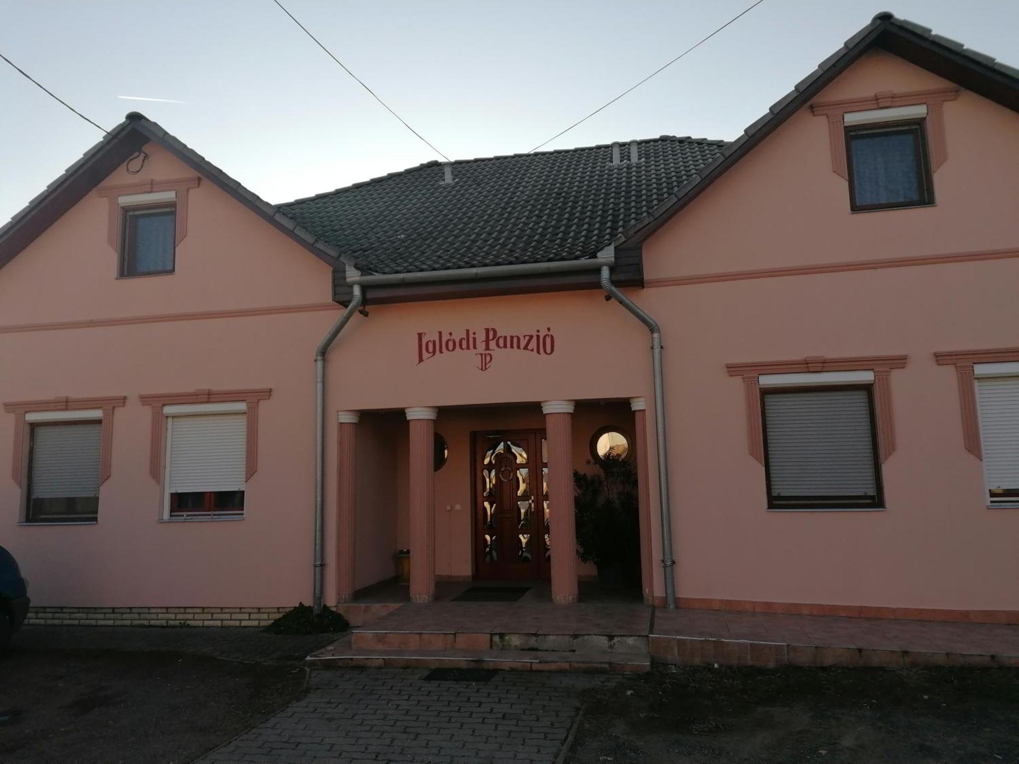 Iglodi Panzio Hotel Kunszentmárton Buitenkant foto